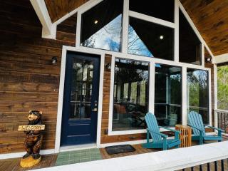 Luxury Cabin Getaway! Hot tub, Pet Friendly, Foosball & More - Broken Bow - 7