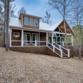 Luxury Cabin Getaway! Hot tub, Pet Friendly, Foosball & More - Broken Bow - 4