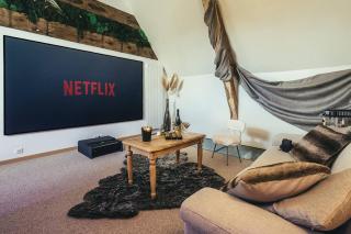 Le Duplex de l'Etoile home cinéma jacuzzi et sauna privatif - 4