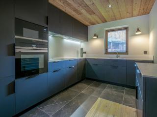 Appartement de luxe avec cheminée, balcon et services inclus, au pied de la forêt de Bellevarde - FR-1-694-12 - Val dʼIsère - 3