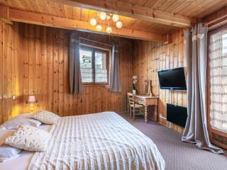 Duplex montagnard rustique avec cheminée, au vieux village de Val-d'Isère, au pied des pistes - FR-1-694-71 - 1