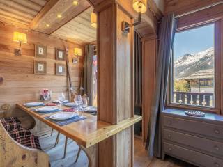 Appartement élégant avec cheminée et balcon, aux pieds des pistes et au cœur de Val-d'Isère - FR-1-694-138 - 2