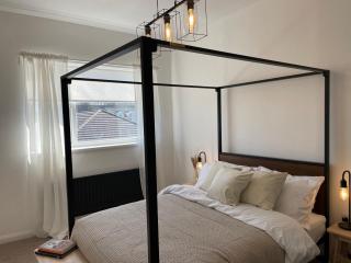 Sea Glass Cottage - Luxury hotel style 3 bed with hot tub - 1