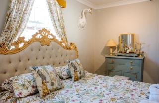 Whispering Place Georgian Grade II Sleeps 6 Adults 3 mins from Safari Park & Steam Train - Bewdley - 1