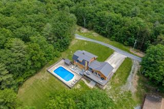 Cloud Nine: Have it All, Pool with Hot Tub and Secluded Lake! - Middletown - 8