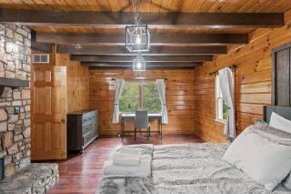 Cloud Nine: Have it All, Pool with Hot Tub and Secluded Lake! - Middletown - 6