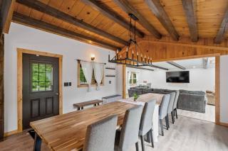 Cloud Nine: Have it All, Pool with Hot Tub and Secluded Lake! - Middletown - 1