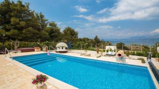 Beachfront House Mir with private pool and jacuzzi right at the beach in beautiful bay in Mirca - Brac - Supetar (San Pietro di Brazza) - 6