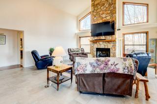 Stunning Maggie Valley Getaway with Decks, Fire Pit! - Maggie Valley - 5