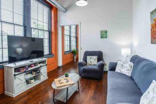 NY Style Centric Loft with King Bed by Park av. - Rochester - 7