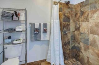 NY Style Centric Loft with King Bed by Park av. - 2