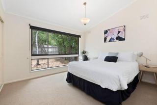 At the Hilltop - sleeps 10 - Belmont - 8