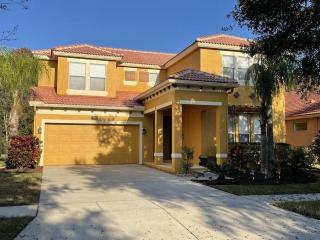 Large Pool Deck * All Rooms w/ Private Bathroom - 2