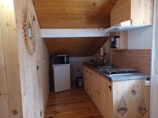 STUDIO L'ISERAN, et GARAGE pour motos et vélos, gare à 800m - 1