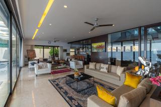 Oceanic Sunsets with River View, Comp Breakfast & Infinity Pool at StayVista - Verem - 3