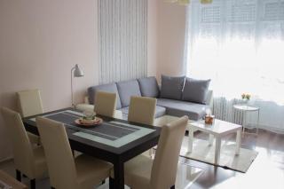 Broadway Apartments B3 - 4