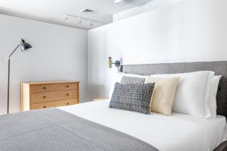 S Boston studio w Gym WD by Seaport on D BOS-350 - 3