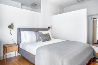 S Boston studio w Gym WD by Seaport on D BOS-350 - 2