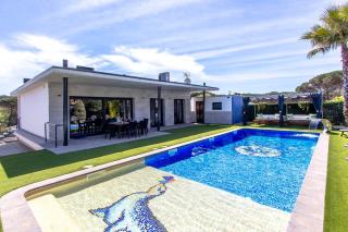Catalunya Casas Modern Vacation Paradise 'Villa Ainmi' on the Costa Brava! - Sils - 0