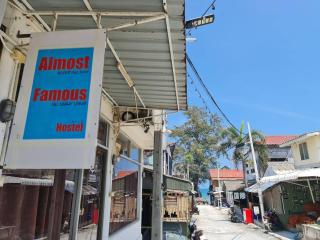Almost Famous Hostel - Haad Rin - 0