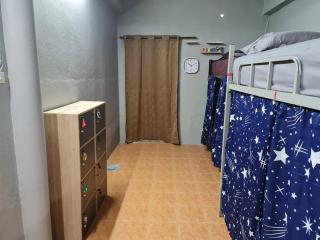 Almost Famous Hostel - Haad Rin - 1