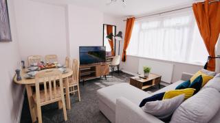 E2M Stays Beautiful House Close To Heathrow Airport- Walking Distance To Thames River - Egham - 8
