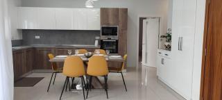 Bright Stylish Apartment - Victoria - 1