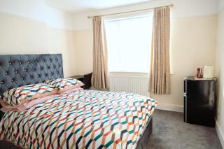 Exclusive 26 room - Ilford - 1