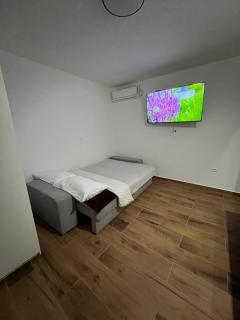 Guest House Ivan - Donji Zemunik - 1