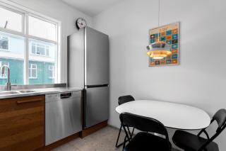 Modern & Cozy Downtown Apartment - 7