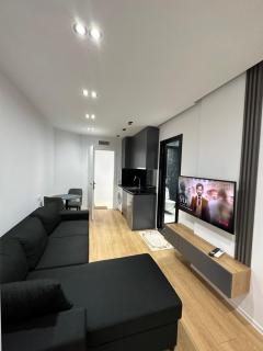Enzo Rooms Center - 1