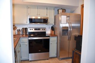 Cozy Mountain Getaway! Mountain views! 2 bed, 2 bath, Sleeps 6 - Gatlinburg - 3