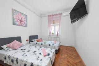 The Grand Mansion Residence on La Guardia - 3