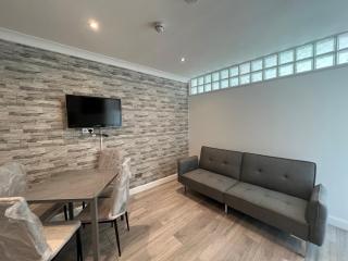 Lovely 2 Bedroom with Balcony - London - Londra - 0