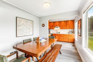 The Glen Cove Sand Spit & Guest Cottage - 3