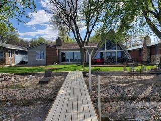 Sandy Beach Retreat on Big Spirit Lake - Spirit Lake - 9