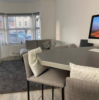Modern 1 bedroom flat with patio garden & parking - Ashford - 6
