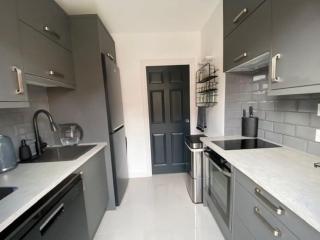 Modern 1 bedroom flat with patio garden & parking - Ashford - 3