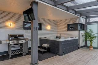 Modern Oasis HotTub, View, Gym - 3