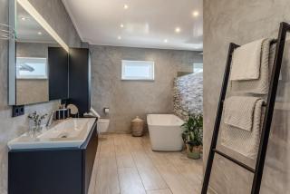 Modern Oasis HotTub, View, Gym - 2