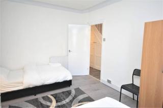 4 Bedroom House in East London - Londra - 1
