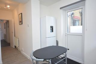 4 Bedroom House in East London - Londra - 9