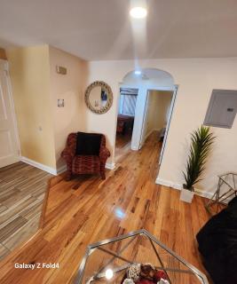 Cozy 2-bedroom Apartment - 4