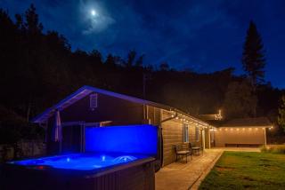 Alpine 4 Bedroom Retreat with Hot tub and Pool table - 0