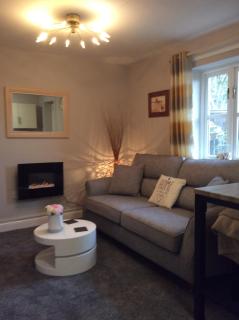 Lesbury Lodge - (a 'bijou residence') with hot tub - 5