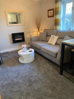 Lesbury Lodge - (a 'bijou residence') with hot tub - 6
