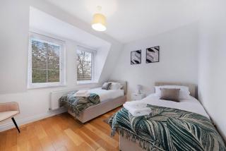 Roomy One bed loft apartment - Bishops Stortford - 3