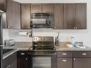 Life's a Beach - walk to everything in historic Carolina Beach! condo - Carolina Beach - 1