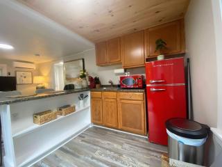 Cheerful 1 Bedroom Cottage Close to Everything 5 - Edgecomb - 9