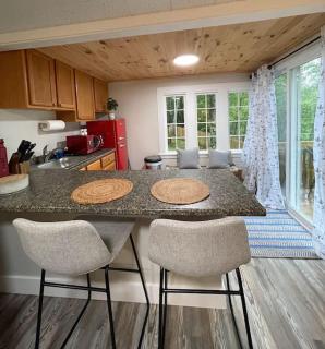Cheerful 1 Bedroom Cottage Close to Everything 5 - Edgecomb - 2